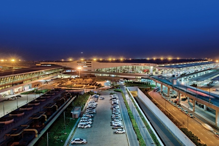 Sân bay Quốc tế Indira Gandhi (DEL) ở Delhi vào ban đêm