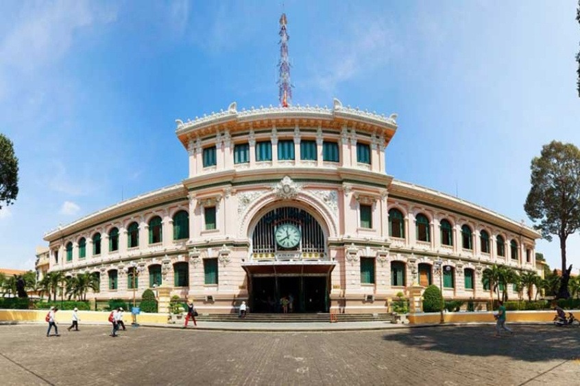 Bưu điện Trung tâm Thành phố Hồ Chí Minh là một công trình kiến trúc cổ kính được xây dựng từ cuối thế kỷ 19