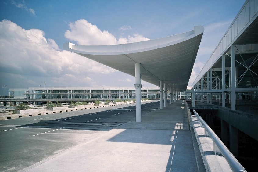 Sân bay quốc tế Ninoy Aquino - Khung cảnh bên ngoài sân bay