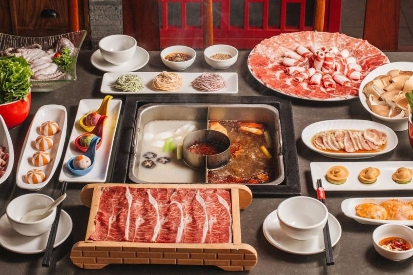 Lẩu Hong Kong - Không khí quây quần bên nồi lẩu nóng khiến nó trở thành lựa chọn cho buổi tối ấm cúng 