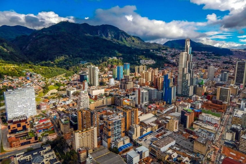 Bogotá là thủ đô và thành phố lớn nhất của Colombia