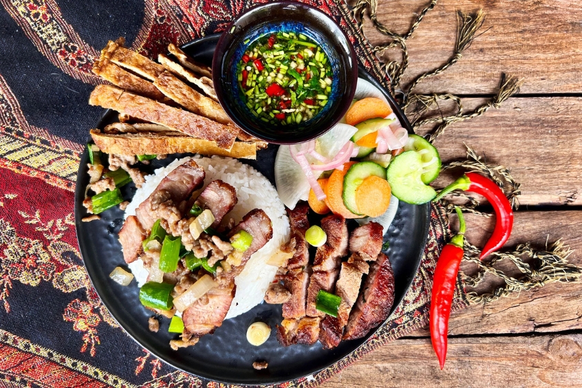 Bai Sach Chrouk – Món ăn dân dã, đậm hương vị Khmer