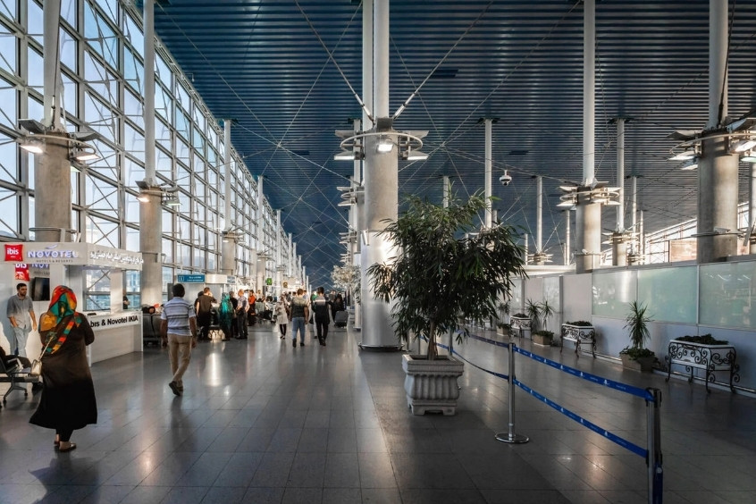 Sân bay Quốc tế Imam Khomeini nằm cách trung tâm Tehran khoảng 30 km 