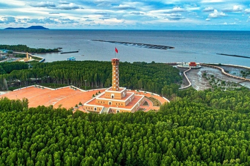 Vé máy bay đi Cà Mau - Mũi Cà Mau là nơi duy nhất trên đất liền Việt Nam có thể ngắm mặt trời mọc ở phía Đông 