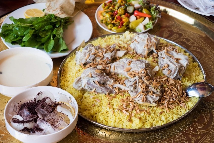 Mansaf là một món ăn truyền thống của Jordan được làm từ thịt cừu