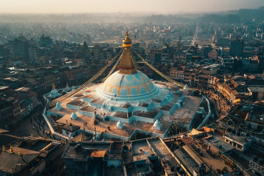  Boudhanath là một bảo tháp Phật giáo khổng lồ ở ngoại ô Kathmandu, Nepal