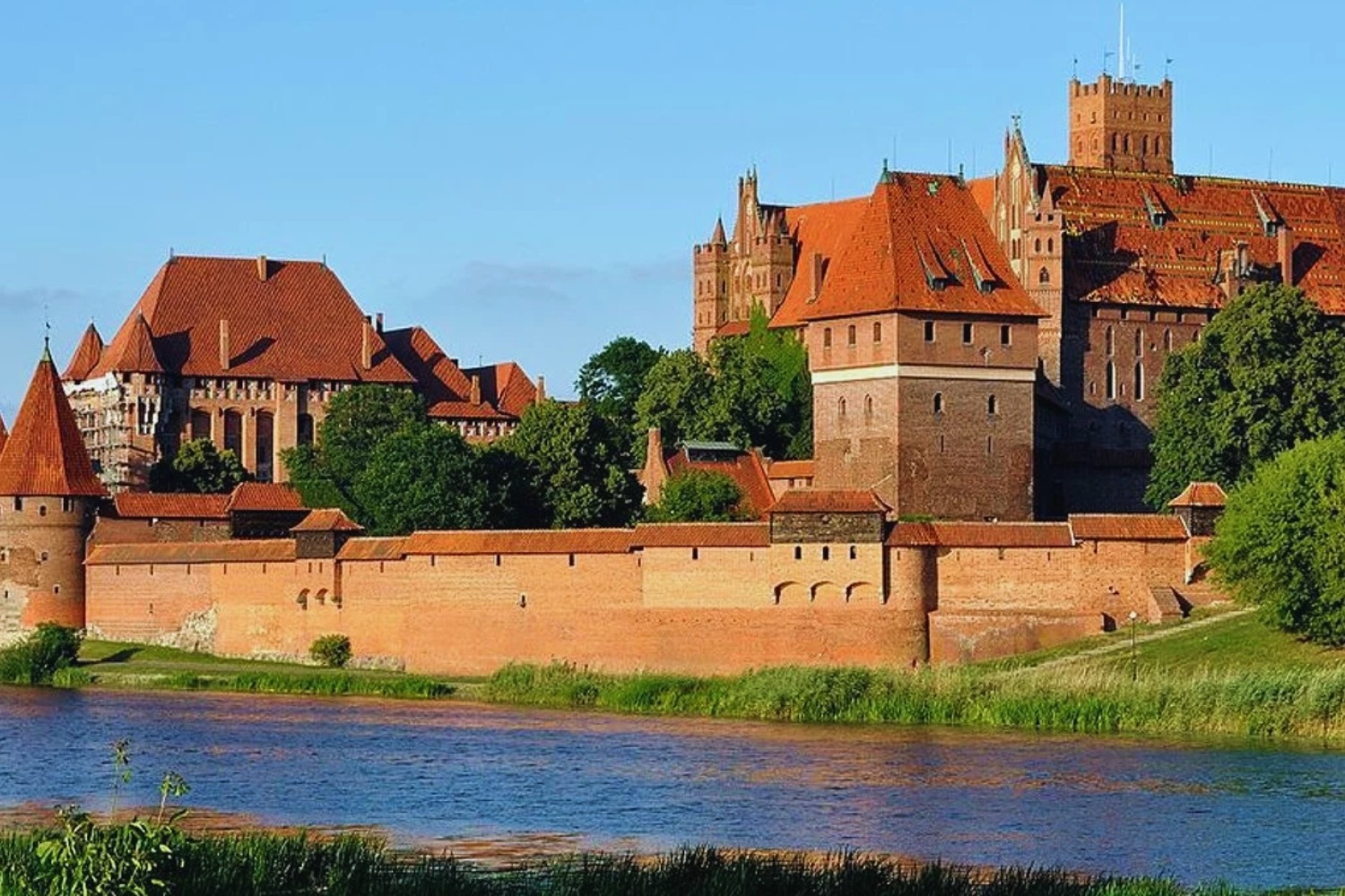 Lâu đài Malbork – là một trong những lâu đài nguy nga nhất Châu Âu