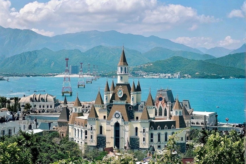 Vé máy bay từ Đà Nẵng đi Nha Trang - VinWonders Nha Trang là một khu phức hợp vui chơi giải trí nằm trên đảo Hòn Tre