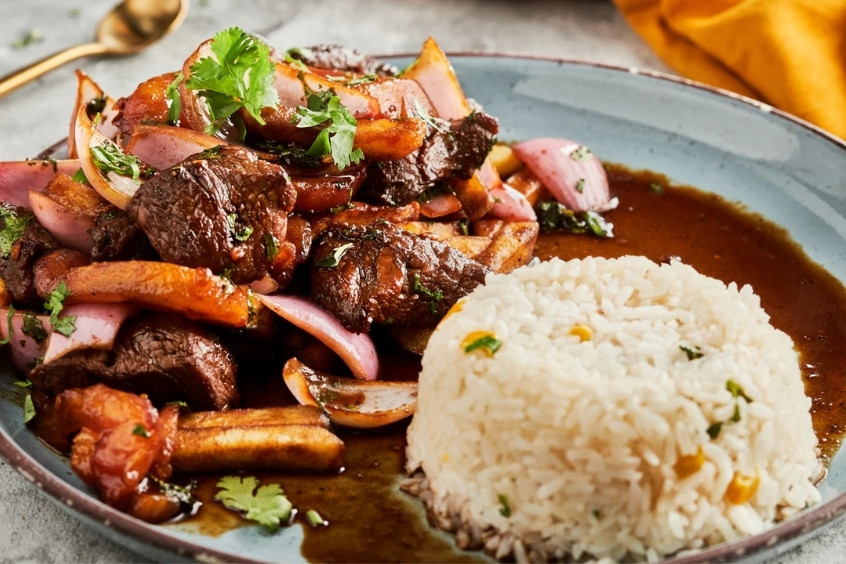  Lomo Saltado là món ăn truyền thống nổi tiếng của Peru