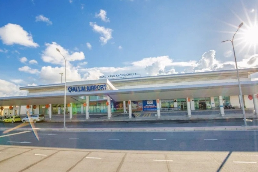  Sân bay Chu Lai - Sân bay Chu Lai có diện tích lớn nhất Việt Nam, khoảng 3.000 ha