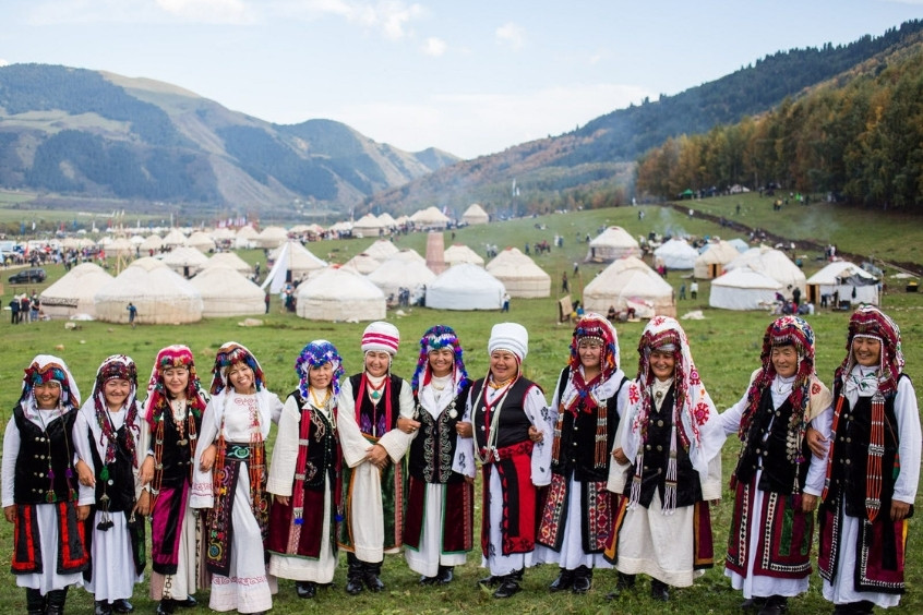 Kyrgyzstan thuộc khu vực Trung Á và mang nét văn hóa du mục đặc trưng