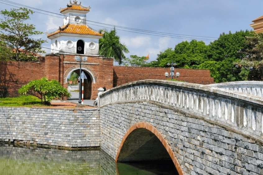 Vé máy bay đi Đồng Hới - Thành cổ Đồng Hới một di tích lịch sử nằm ở trung tâm thành phố