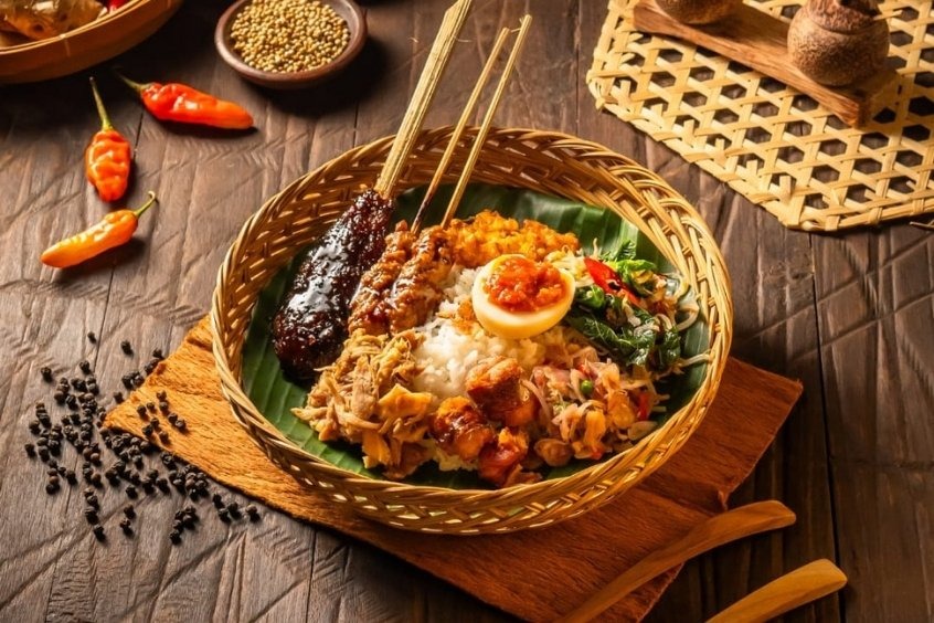 Nasi Campur - Nasi Campur là món cơm phổ biến ở Bali 
