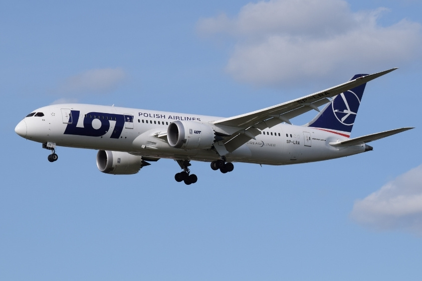 LOT Polish Airlines là hãng hàng không hiện đang khai thác các chuyến bay đến Montenegro