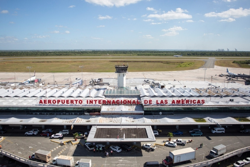 Sân bay Quốc tế Las Américas là một sân bay quốc tế phục vụ thủ đô Santo Domingo của Cộng hòa Dominica