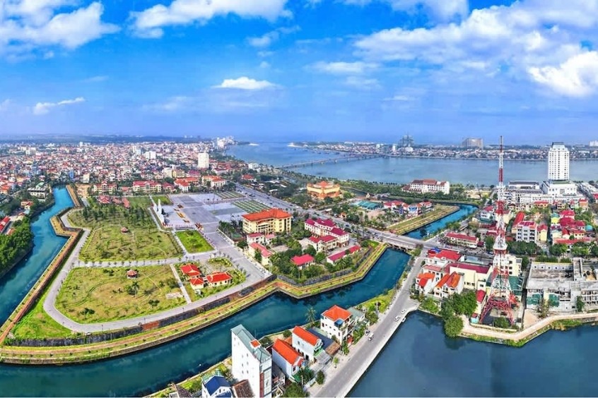 Vé máy bay từ TP. Hồ Chí Minh đi Đồng Hới - Khám phá thành phố bên bờ sông Nhật Lệ