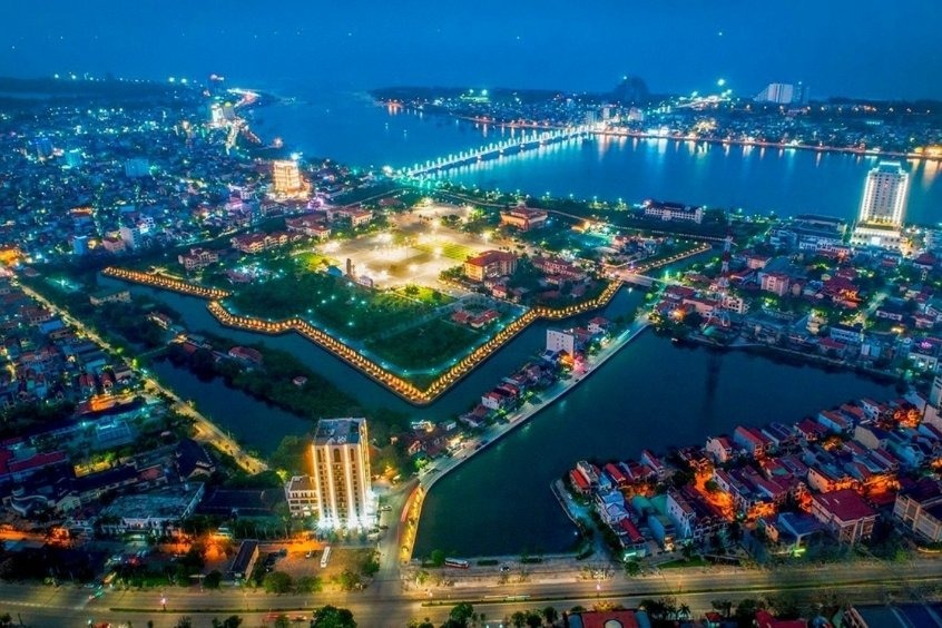 Tham quan Đồng Hới lộng lẫy về đêm sẽ đem đến cho du khách nhiều trải nghiệm thú vị