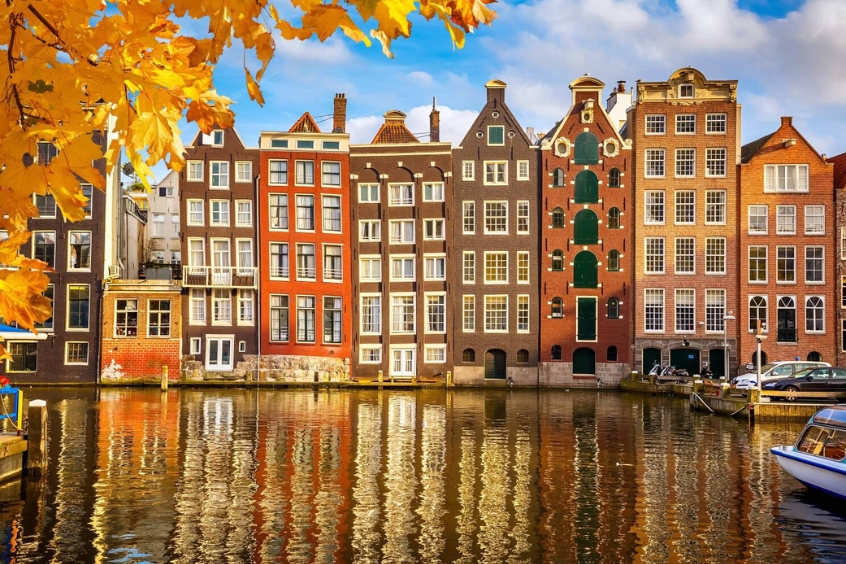 Amsterdam là thành phố lớn nhất ở Hà Lan và là thủ đô của “xứ sở muôn hoa”