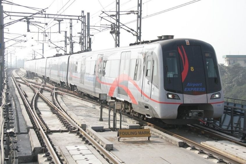 Tàu điện Airport Express - Phù hợp khi bạn muốn di chuyển nhanh và mang ít hành lý