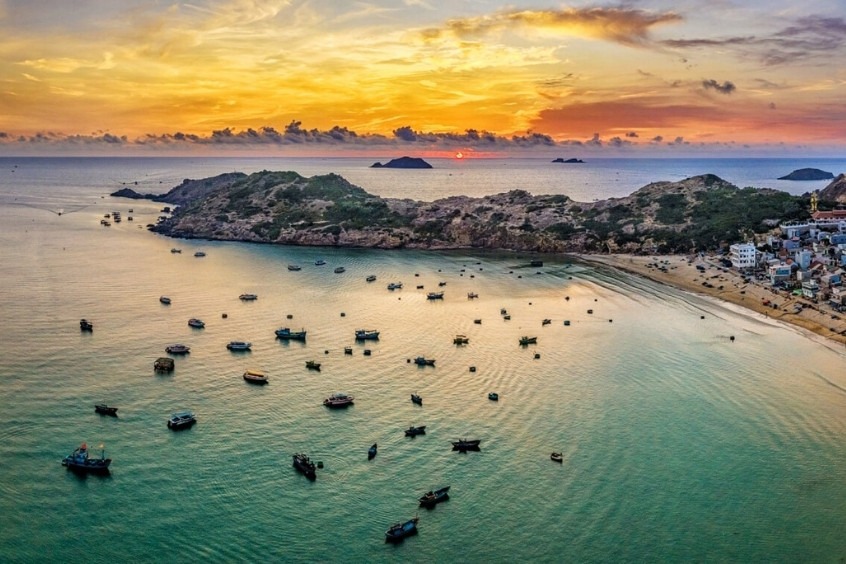 Vé máy bay từ TP. Hồ Chí Minh đi Quy Nhơn - Hoàn hôm buông xuống trên biển Quy Nhơn