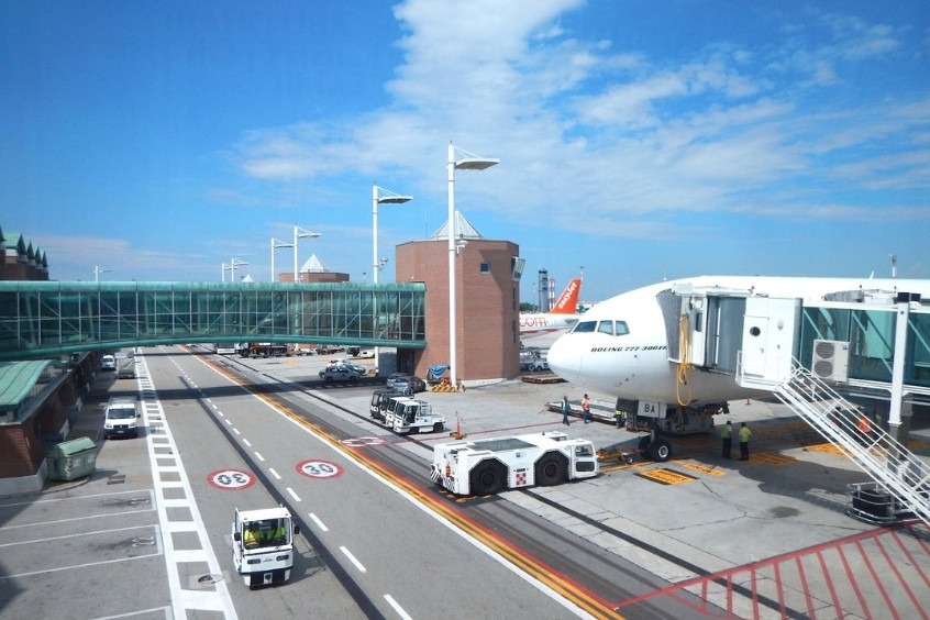 Vé máy bay từ Ý về Việt Nam