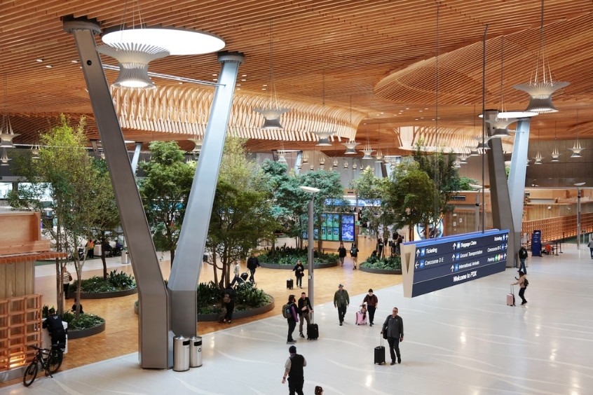 Bên trong sân bay quốc tế Portland sang trọng và hiện đại