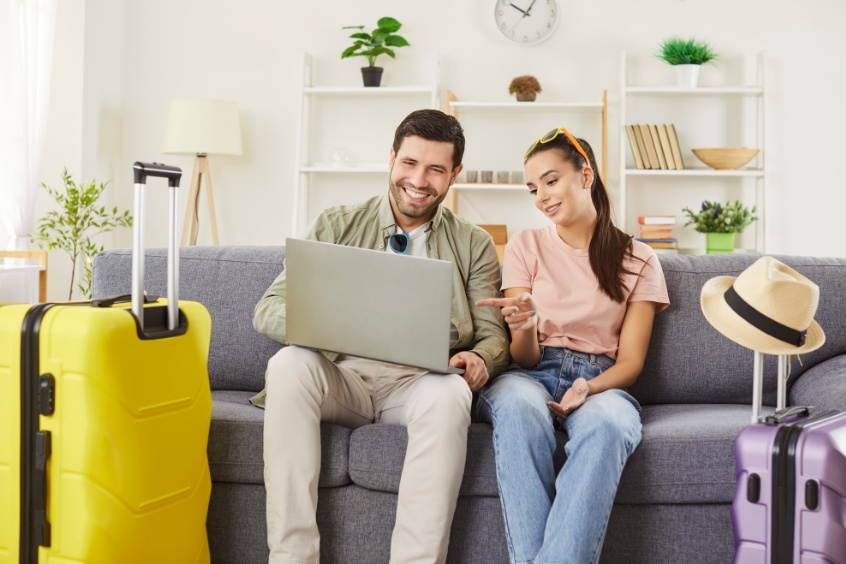 Chủ động đặt vé máy bay trước 2–3 tháng để có giá ưu đãi