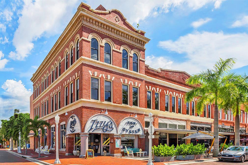 Fort Myers - Thành phố nổi bật của Florida với bãi biển cát trắng mịn và lịch sử phong phú.