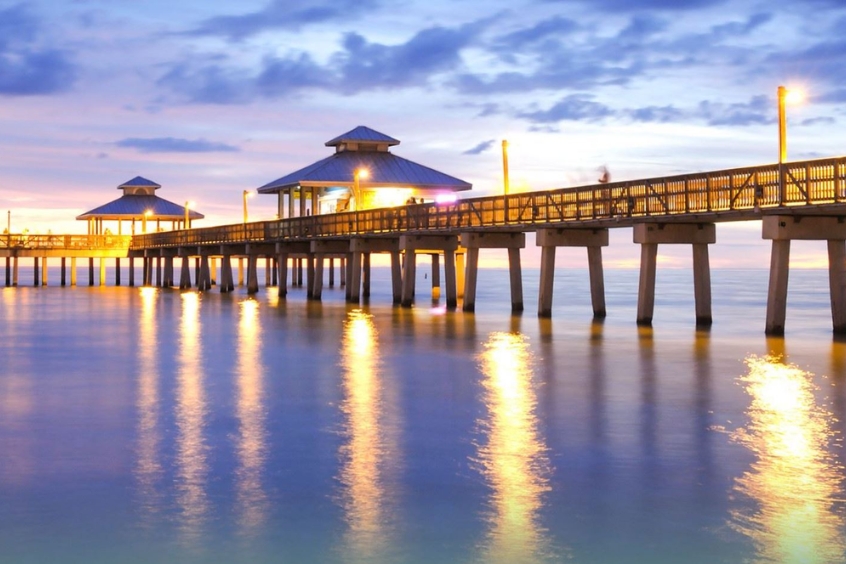 Cầu cảng Fort Myers Beach - Điểm đến tuyệt vời để ngắm hoàng hôn, thư giãn.