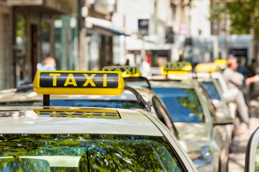 Di chuyển từ sân bay Algiers về trung tâm thành phố bằng Taxi, tiết kiệm và tiện lợi.
