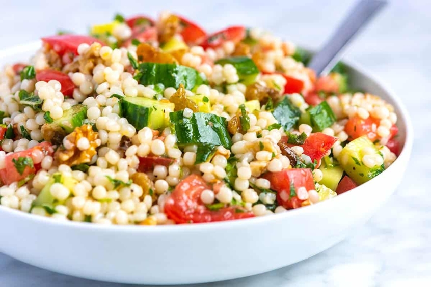 Couscous là một món ăn đặc trưng và vô cùng nổi tiếng của Algeria.