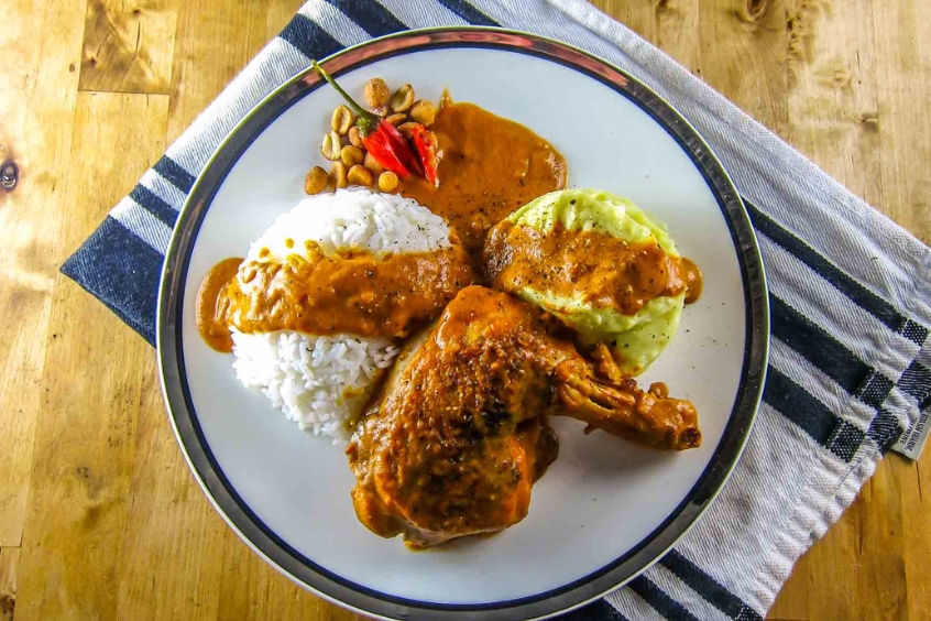 Moambe Chicken - Gà hầm nước cốt cọ, tinh hoa ẩm thực Congo. 