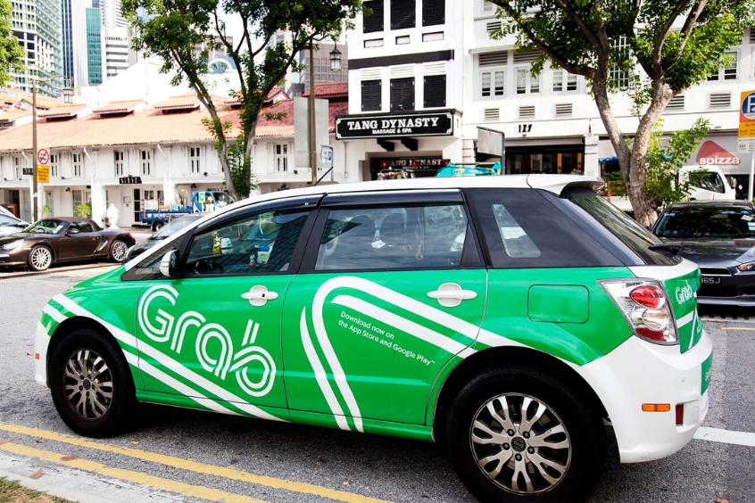 Xe Công nghệ Grap tiết kiệm tiện lợi phổ biến tại sân bay.