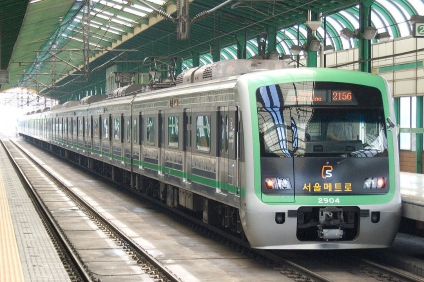 Tàu điện ngầm - Hệ thống tàu điện ngầm Seoul là một trong những mạng giao thông lớn nhất thế giới