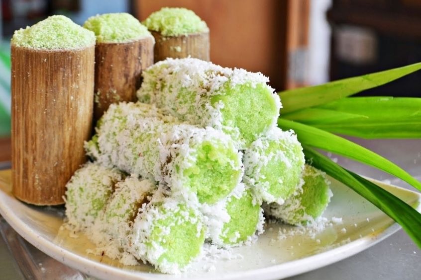 Bánh ống lá dứa là một trong những món ăn vặt đặc sản nổi tiếng của tỉnh Kiên Giang