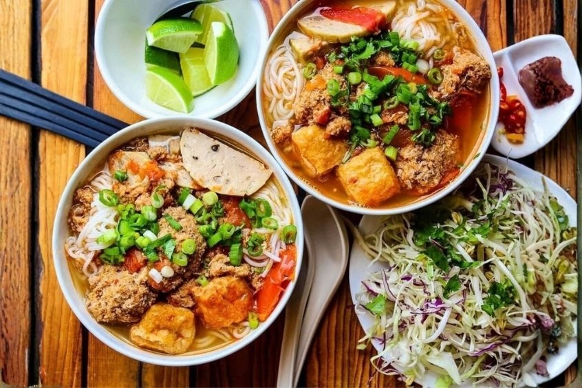 Bún riêu cua - Bún riêu cua Hà Nội thơm vị cua đồng, điểm sắc cà chua và hương mắm tôm