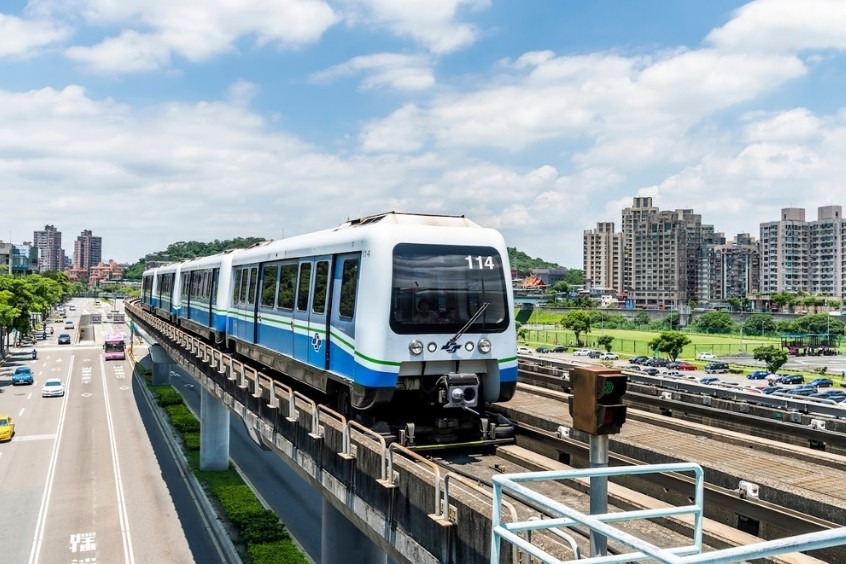 Tàu điện MRT - Tàu điện sân bay giúp hành khách di chuyển nhanh, ổn định và tránh kẹt xe