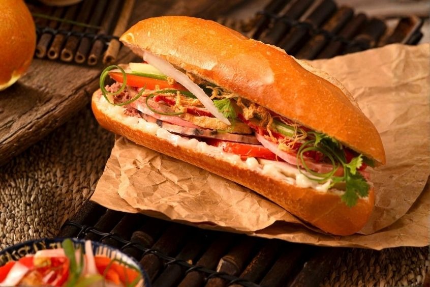 Bánh mì - Món ăn này được coi là một di sản từ thời Pháp thuộc và đã trở nên phổ biến trên toàn thế giới