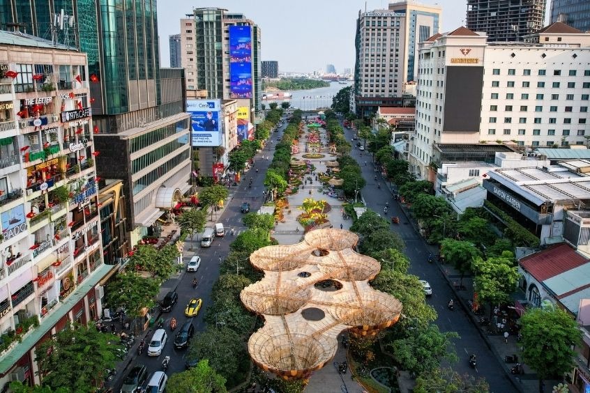 Vé máy bay từ Hong Kong đi TP. Hồ Chí Minh - Phố đi bộ Nguyễn Huệ ở trung tâm TP. Hồ Chí MInh