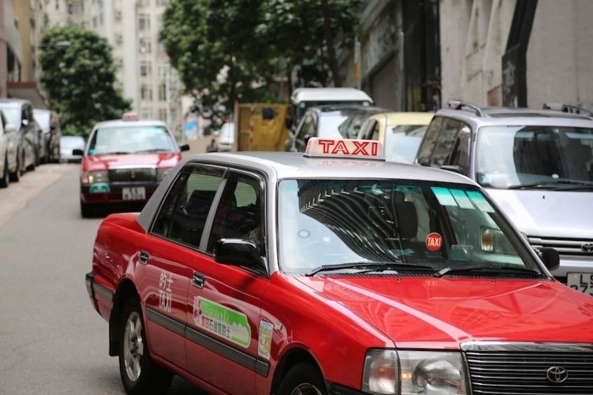 Taxi - Phương tiện phù hợp nếu bạn mang nhiều hành lý hoặc đi theo nhóm