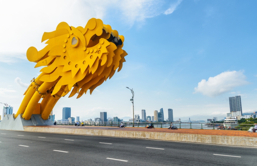 Cầu Rồng Đà Nẵng – Biểu tượng nổi bật của thành phố bên sông Hàn.