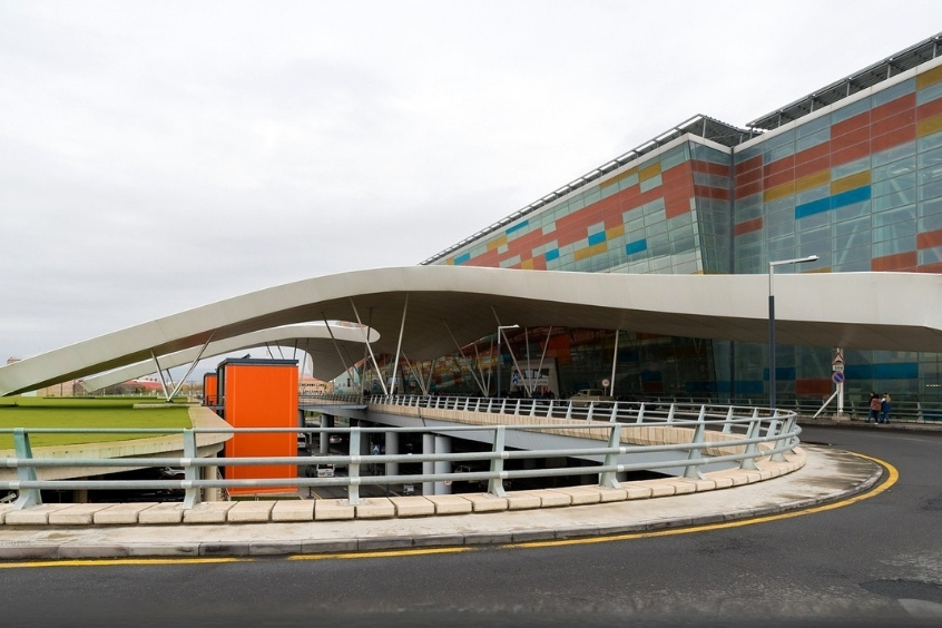 Sân bay quốc tế Zvartnots là sân bay lớn nhất và tấp nập nhất Armenia