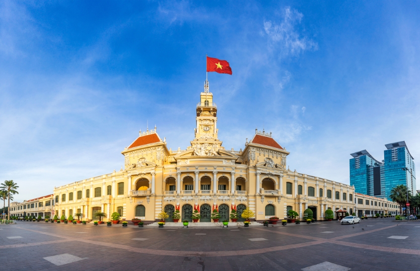 Ủy ban Nhân dân TP.HCM - Biểu tượng kiến trúc cổ kính giữa lòng thành phố hiện đại.