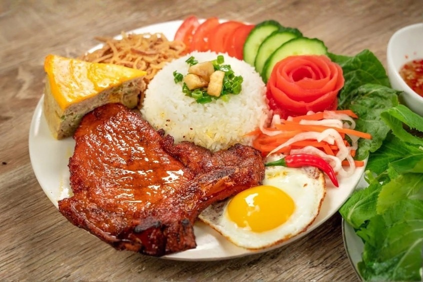 Cơm tấm Sài Gòn - Món ăn biểu tượng của ẩm thực Sài Gòn 