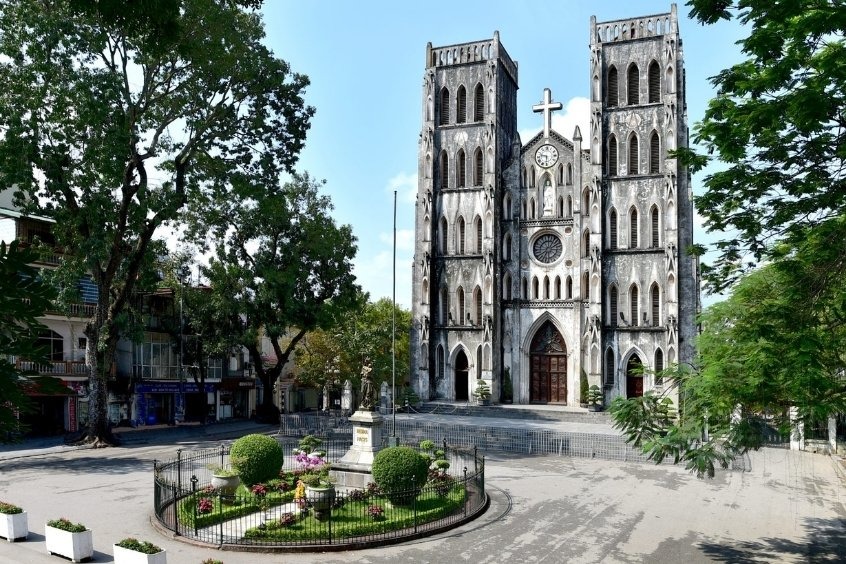 Vé máy bay từ Kuala Lumpur đi Hà Nội - Nhà thờ Lớn Hà Nội với lối kiến trúc Gothic cổ điển