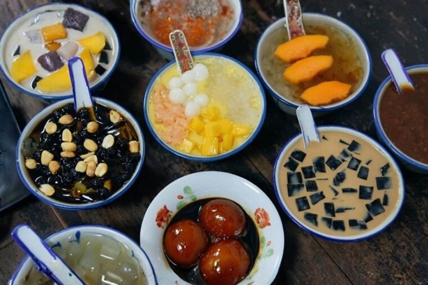 Chè Sài Gòn - Du khách có thể thưởng thức chè như một phần không thể thiếu khi đến Sài Gòn