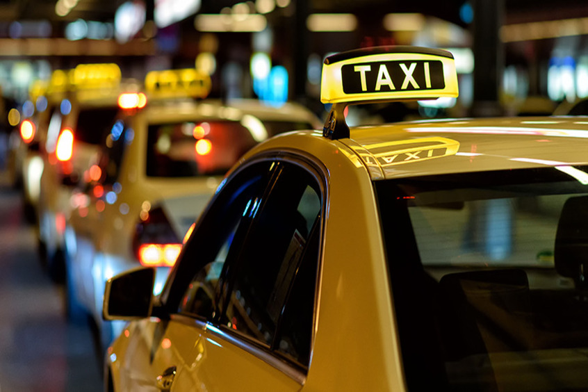 taxi là phương tiện nhanh chóng để di chuyển 