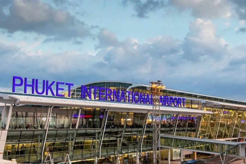 Sân bay quốc tế Phuket - Sân bay cách trung tâm thành phố khoảng 30 km về phía Bắc