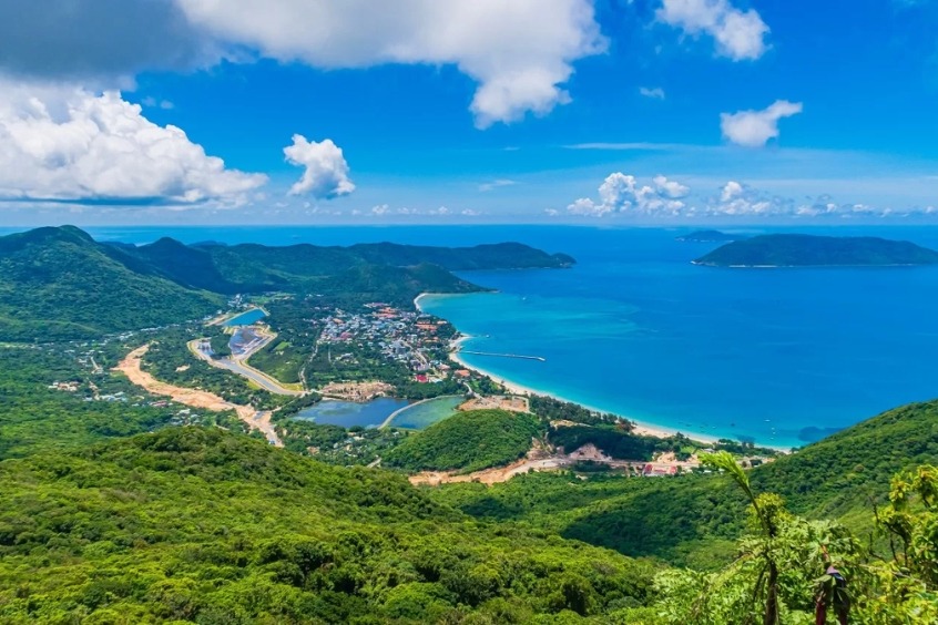 Côn Đảo nổi tiếng với những bãi biển hoang sơ