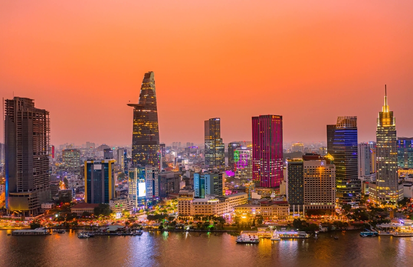 Sài Gòn lung linh về đêm.